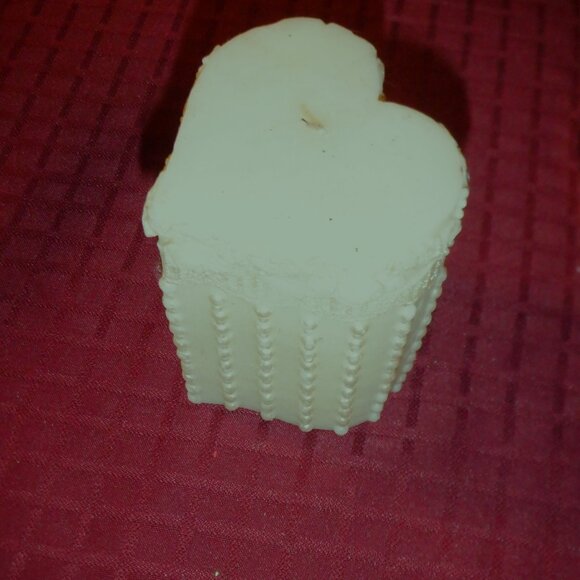 Remarkable ~~~Heart Shaped ...Special Valentine CANDLE ~~~ - Picture 2 of 2